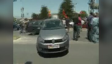 Üsküp'te muhalefet üç büyük köprüyü kapatarak protesto düzenledi