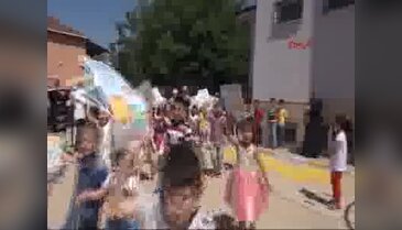 Anasınıfı öğrencilerinin ilk karne heyecanı