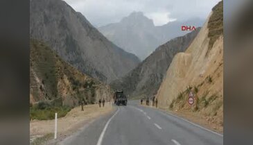 Mehmetcik yollarda didik didik patlayıcı arıyor