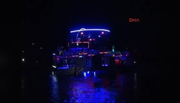 Yüzer disko Club Catamaran sezonu açtı
