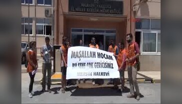 Mersin'de Milli Eğitim Müdürü'ne 'takke ve tespihli' protesto