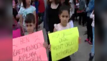 Karnelerini alıp, okul eylemi yaptılar