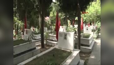 İzmir'de Babalar Günü'nde şehit oğlunu ziyaret etti