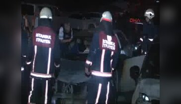İstanbul Eyüp'te 2 otomobil kundaklandı