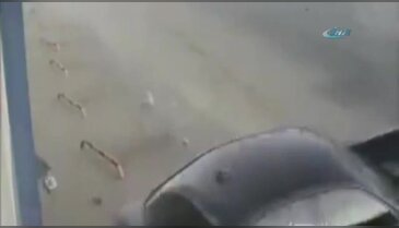 Otomobil motosikletli şahsı böyle biçti