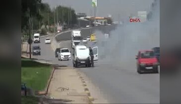 Seyir halindeki araçtan çıkan duman paniğe neden oldu