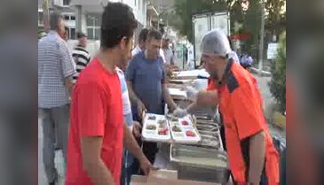 Antalya'da önce iftar sonra tiyatro
