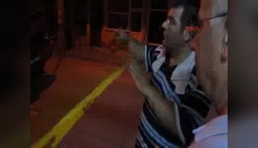Cam yüklü kamyon yan yattı