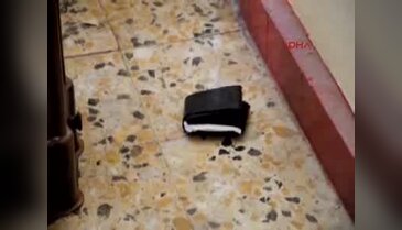 Balkonda cüzdan buldu polise teslim etti