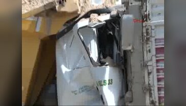 Şile'de hafriyat kamyonları çarpıştı - 1