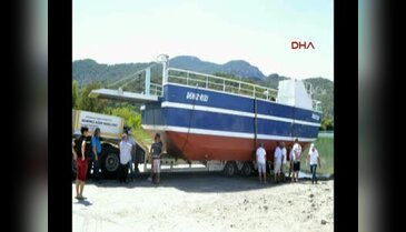 Muğla Ortaca Dalyan Kanalı'nda ikinci arabalı feribot suya indirildi