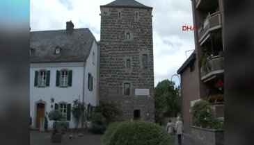 Köln'deki Tarihi Gözetleme Kulesi'nde ebru sergisi