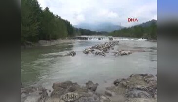 JÖAK timleri çekildi, İkizdere'de kayıp yaşlı adamı köylüler aramaya başladı