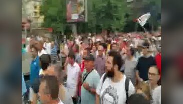 Üsküp'te muhalefetten 'istifa edin' protestosu