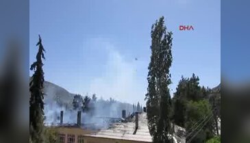 Akseki'de tadilat yapılan okulun çatısı yandı