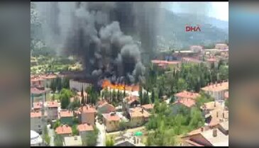 Akseki'de tadilat yapılan okulun çatısı yandı - 2