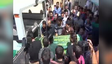 Elazığ'da trenin çarptığı minibüsteki 9 tarım işçisi toprağa verildi - 2