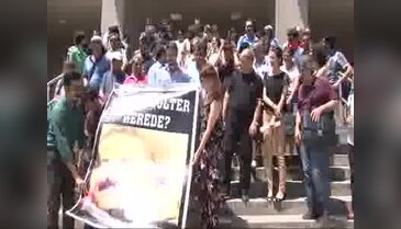 İzmir'de avukatlardan tutuklama tepkisi