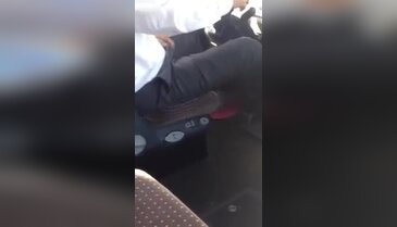 Aynadan öğrencilere bakıp penisiyle oynadı!