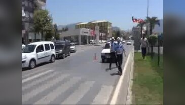 Ambulansa yol vermek isterken kaza yapan Alman karı- koca yaralandı