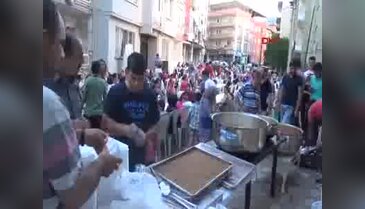 Maden faciasında ölen eşi için iftar verdi