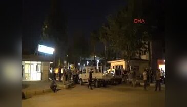 Adana'da elektriksiz kalan mahalleli TEDAŞ önünde eylem yaptı