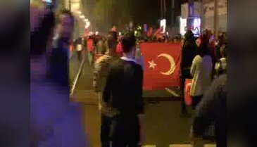 Almanya'da Türk taraftarlar sokağa döküldü