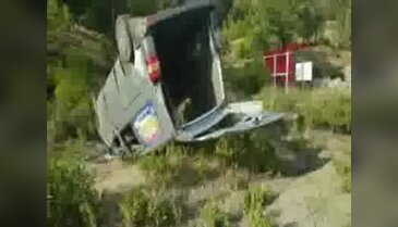 Minibüs takla attı: 1 ölü, 1 yaralı