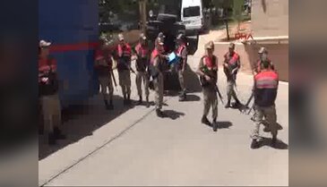 Hasımlarının evlerini ateşe veren 3 şüpheli tutuklandı