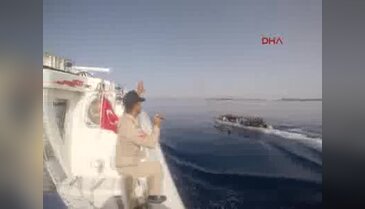 Çeşme'de lastik bot içerisindeki 45 göçmen yakalandı