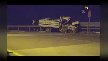 Bursa'da bariyere çarpan kamyonet can aldı!