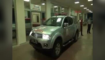 Kundakladıkları evi söndürmeye giden itfaiyeye ateş açtılar 1 yaralı