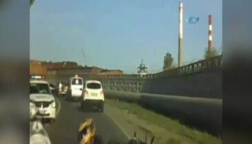 Polis motosikleti böyle durdurdu