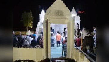 Çanakkale'de 609 yıllık namazgahta teravih namazı