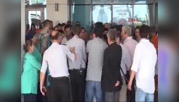 Hastaneden maaşlarını alamayan taşeron işçiler, iş bıraktı