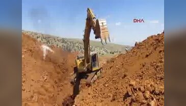 Köydeki hayvanların su ihtiyacını karşılamak için çalışıyor