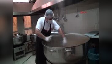 Osmaniye Kadirli'de 15 bin kişiye iftar yemeği verildi