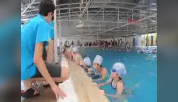 Söke'de öğrenciler yüzme öğreniyor