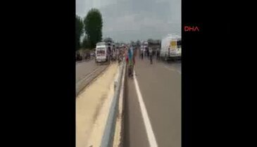 Hafif ticari araç karayolları işçilerine çarptı: 2 ölü 2 yaralı