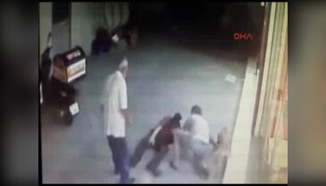 İzmir'de sokakta yaşayanların yer kavgası: 1 ölü