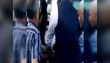 Elazığ'da serinlemek için süs havuzuna giren çocuğa zabıta dayağı
