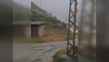 Hakkari'de sel: 300 koyun telef oldu 10 ev hasar gördü