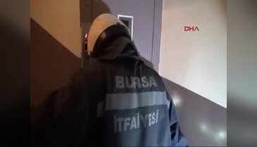 Bursa'da mahsur kaldığı asansörde 1.5 saat kurtarılmayı böyle bekledi