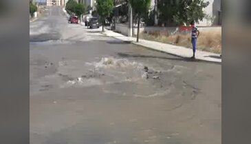 Keşan'da ana su borusu patladı, cadde ve sokaklar göle döndü