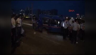 Jandarma minibüsü kaza yaptı: 5'i asker, 12 yaralı