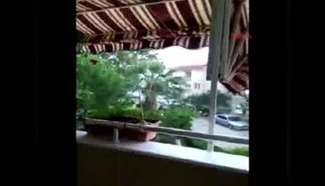 Balıkesir'de şiddetli yağış ve fırtına hayatı felç etti