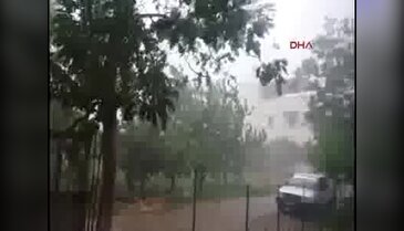 Çanakkale'de şiddetli fırtına ve yağış Küçükkuyu'da etkili oldu