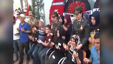 Şehit annesi: Oğlumla gurur duyuyorum vatan için canını verdi - 2