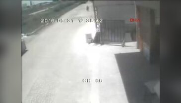 Bursa'da seyyar satıcı kıyafetleriyle geldi böyle hırsızlık yaptı