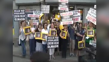Kadınlar topladıkları 1 milyon imzayı TBMM'ye gönderdi